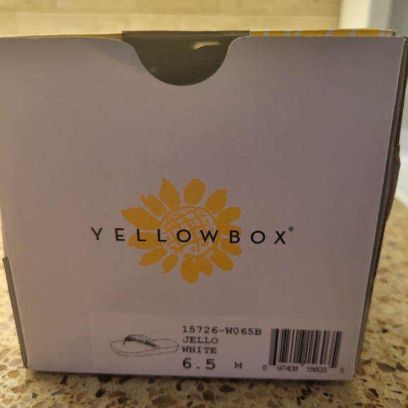 New Yellow Box Women's JELLO Flip-Flops, size 6.5 - Picture 4 of 4